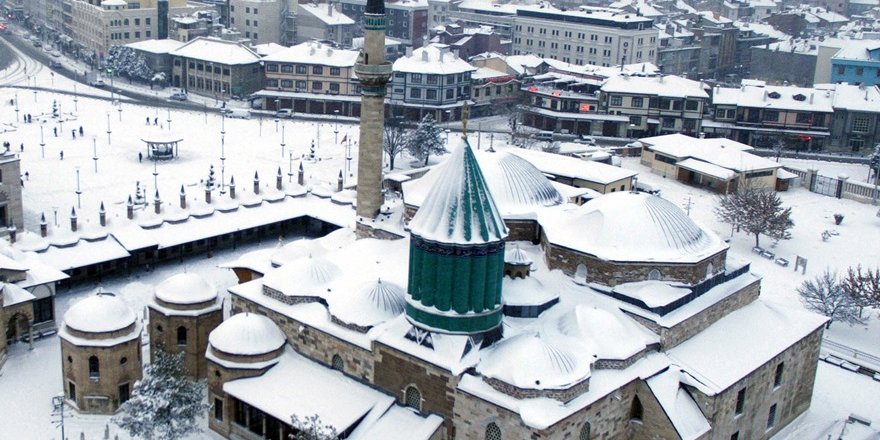 Tarihi mekanlar beyaza büründü