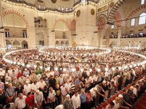 Bayram namazı saatleri belli oldu