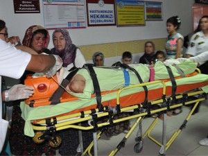 Kayalıklardan düşen genç yaralandı