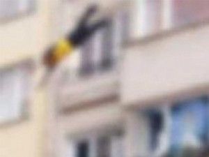 5'inci kattan düşen çocuk öldü