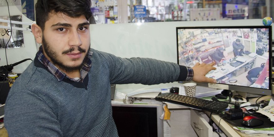 Yardım isteme bahanesiyle bağış kutusunu çaldı