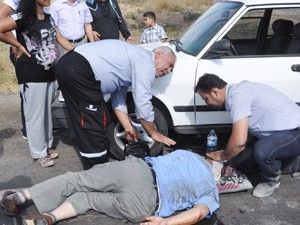 Otomobil motosiklete çarptı: 1 yaralı