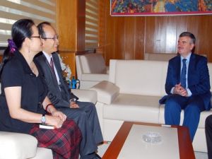 Chen, Tahir Akyüreki ziyaret etti