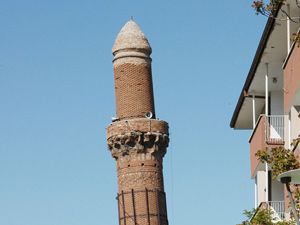 Eğri minare tanıtılmayı bekliyor