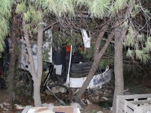 Otobüs şarampole düştü 33 yaralı