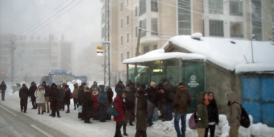 Geciken otobüs seferleri isyan ettirdi