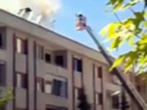 Meram'da apartman çatısında yangın