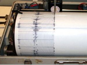 Tsunami Filipinler'i vurmaya başladı