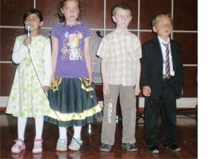 Taşoluk öğrencileri şiirlerle duygulandırdı