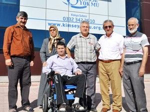 Kimse Yok Mu 3 engelliye akülü araç hediye etti