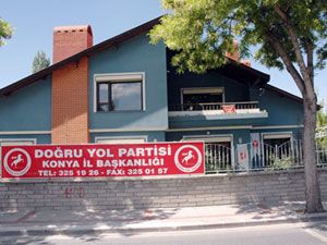 DYP il binasına molotoflu saldırı