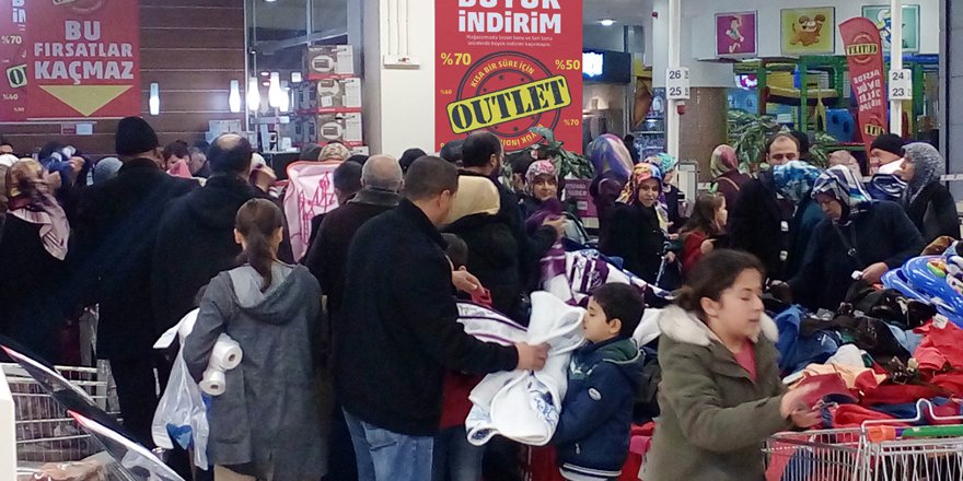 Adese’nin outlet indirimine ilgi büyük