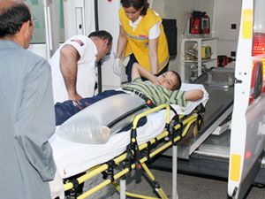 Aniden yola çıkan bisiklete otomobil çarptı