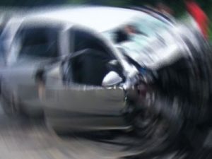 Otomobil ile kamyon çarpıştı: 1 ölü