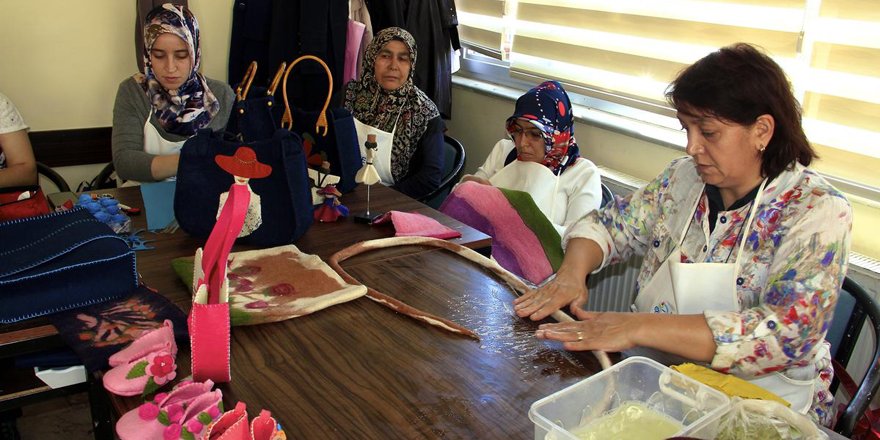 Keçe yalıtım işlevi görüyor