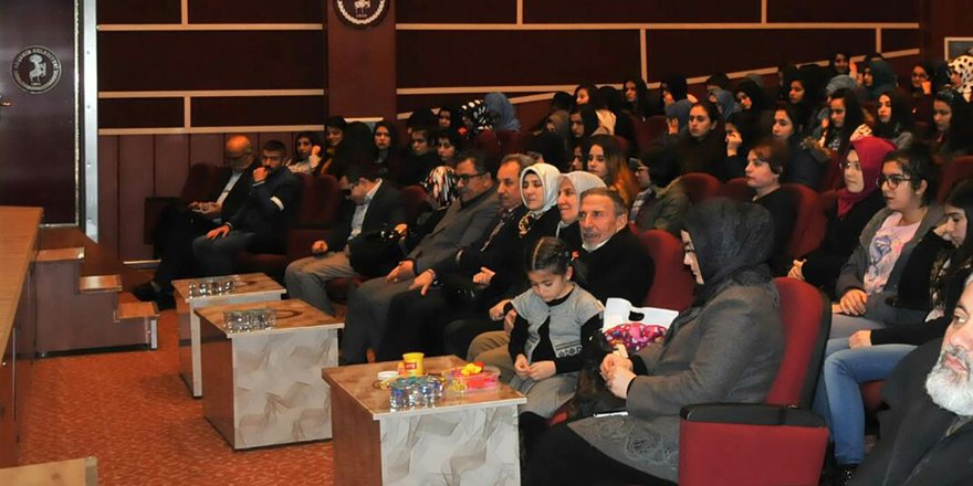 Akşehir’de aile eğitim seminerleri devam ediyor