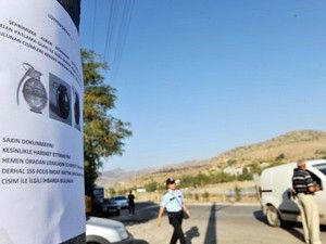 Bombalara karşı el ilanıyla uyardı