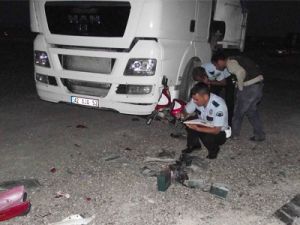 Bisikletiyle TIR'ın altında kaldı