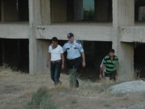 Eşleri terk eden kocalar intihar etmek istedi