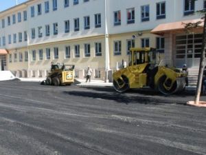 Okul çevreleri asfaltlanıyor