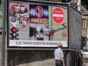 Reklam panolu uyarı