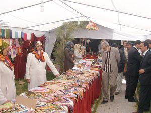 Öğrenciler için kermes açıldı