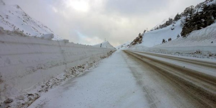 Alacabel'de kar kalınlığı 3 metreye ulaştı