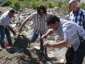 Toprağa gömmüşler!