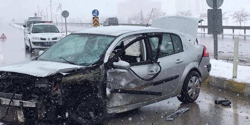 Konya'da iki otomobil çarpıştı: 3 yaralı