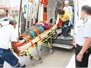 Beyşehirde yüksekten düşen 2 kadın yaralandı