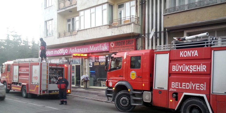 Mobilya mağazasında sobadan yangın çıktı