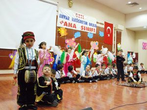 Kendileri minik, şovları büyük