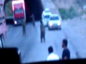 Teröristler yok kesip araç yaktı VİDEO