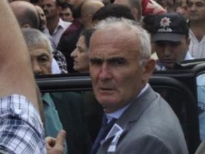 Şehit cenazesinde belediye başkanına yumruk