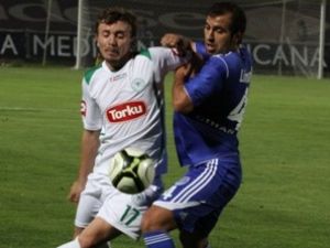 Konyaspor, Adana Demirspor'a bileniyor