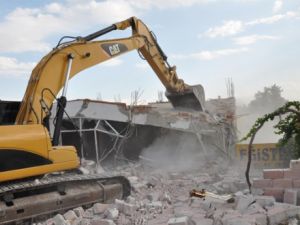 Meram Belediyesi kaçak yapıları yıkmaya devam ediyor