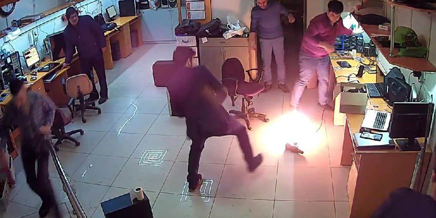 Tamir ettiği tablet patlayıp yanmaya başladı