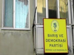 Bingöl'de BDP binasına saldırı