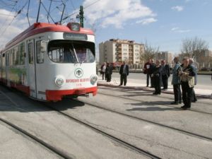 Tramvaya bakmak için Almanya'ya gittiler