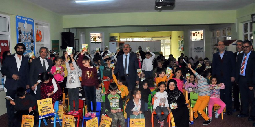 Akşehir Belediyesi’nden öğrencilere 25 bin 200 kitap