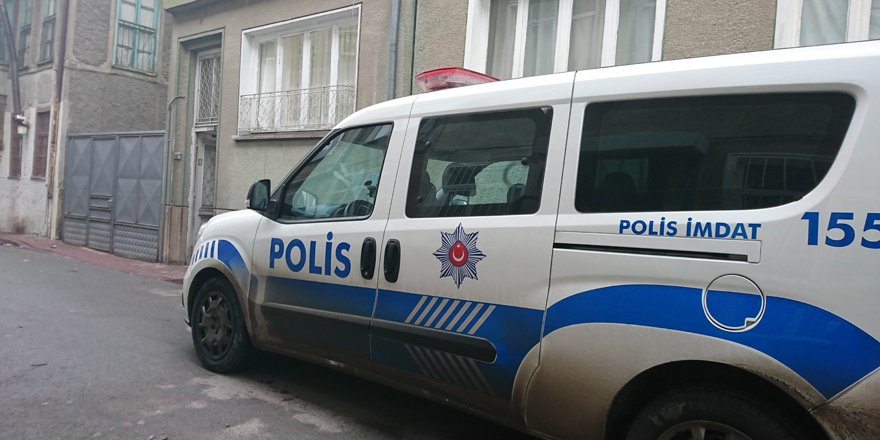 Üç çocuk annesi kadın evinde ölü bulundu