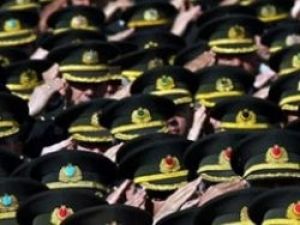 Balyozcu genç subaylar beş parasız kaldı