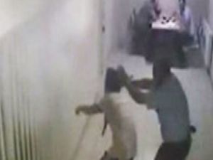 Polisin silahını alarak intihar etti