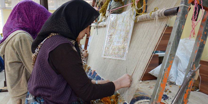 KOMEK halı ve kilim atölyesi gelir kapısı oldu