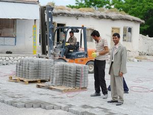 Sazgeçit beldesine kilitli taş döşeniyor