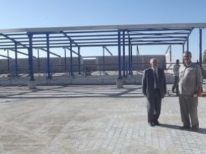 Ahır inşaatı sürüyor