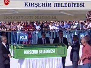 Neşet Ertaş'ın Cenazesi Kırşehir'de (Cenaze Namazı)