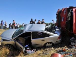 Trafik kazası: 2 ölü, 3 yaralı