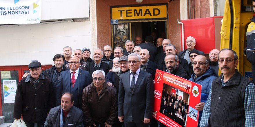 TEMAD mehmetçiklere lezzet kolisi gönderdi