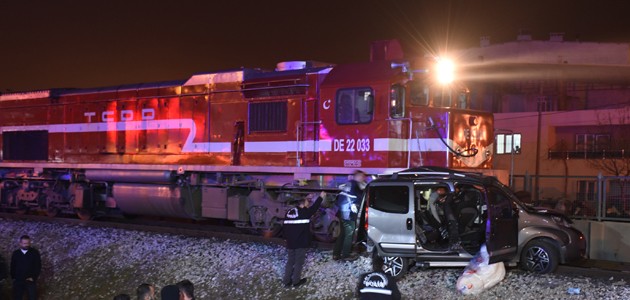 MAVİ TREN KAZA YAPTI: 1 ÖLÜ 4 YARALI